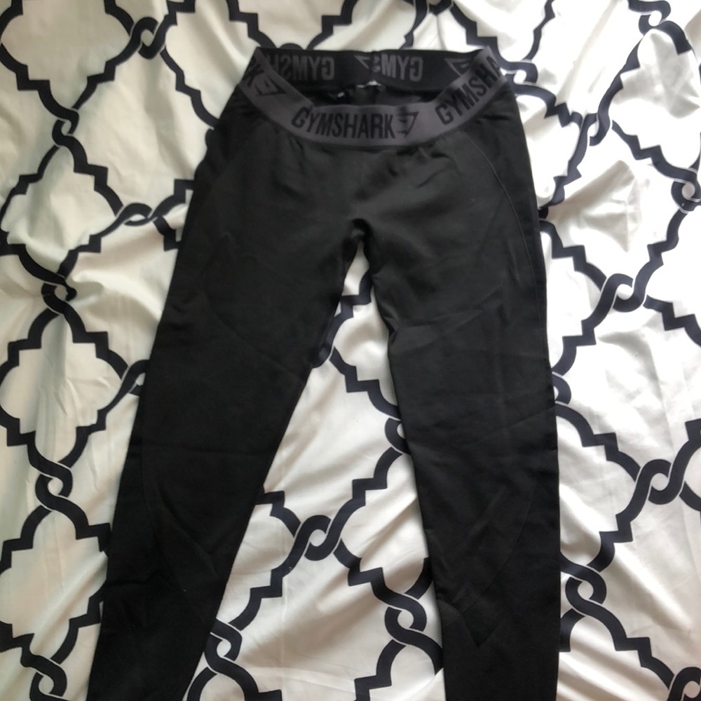 Black gym shark leggings